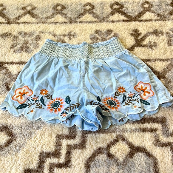 Flower-Pattern Flared Shorts - Picture 3 of 3